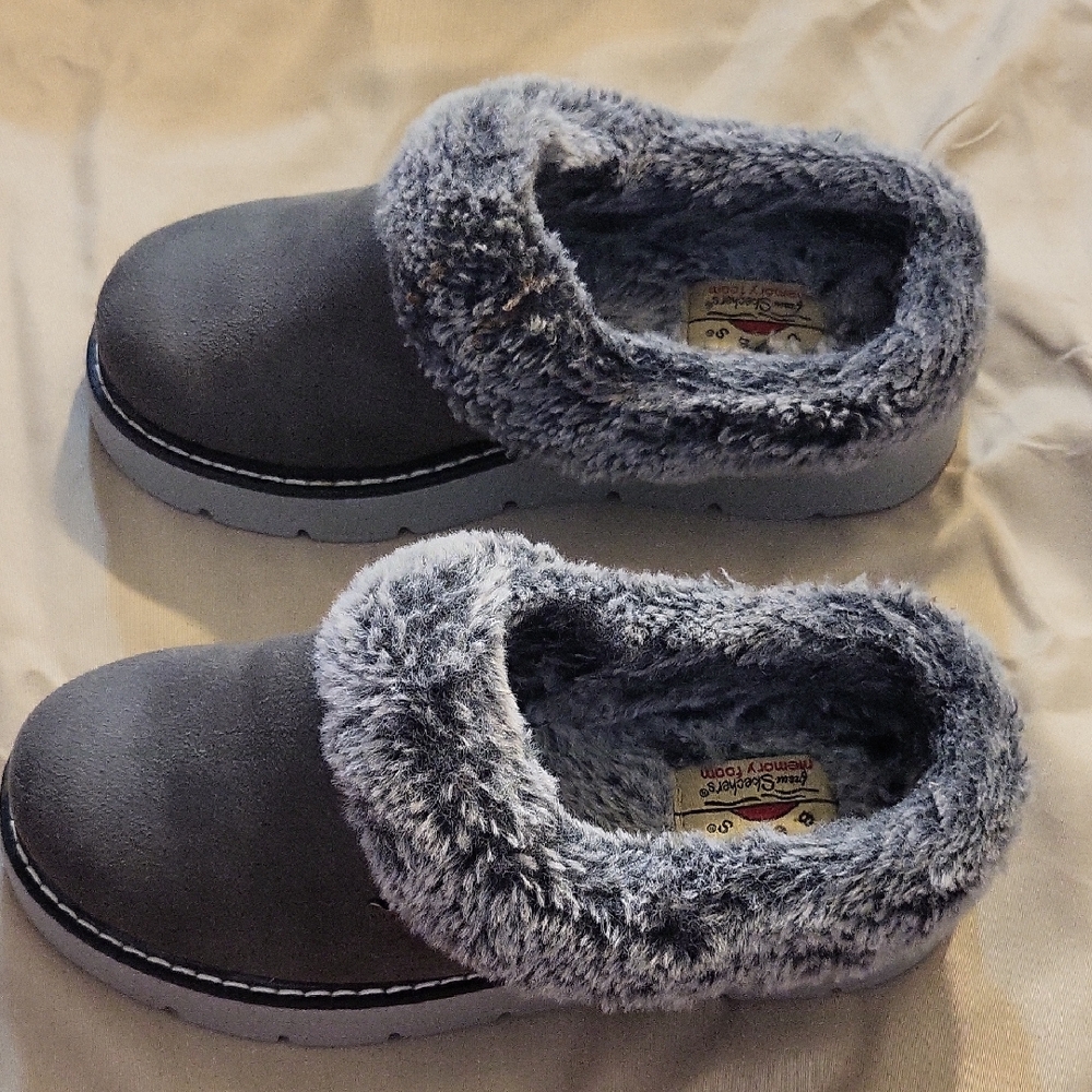 Skechers BOBS Plush Gray Slippers size 5
